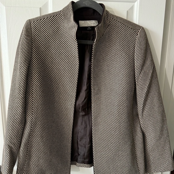 Tahari Jackets & Blazers - Tahari Blazer, 10P, Black/Tan Stripes, Stand Up Collar, Lined Like New